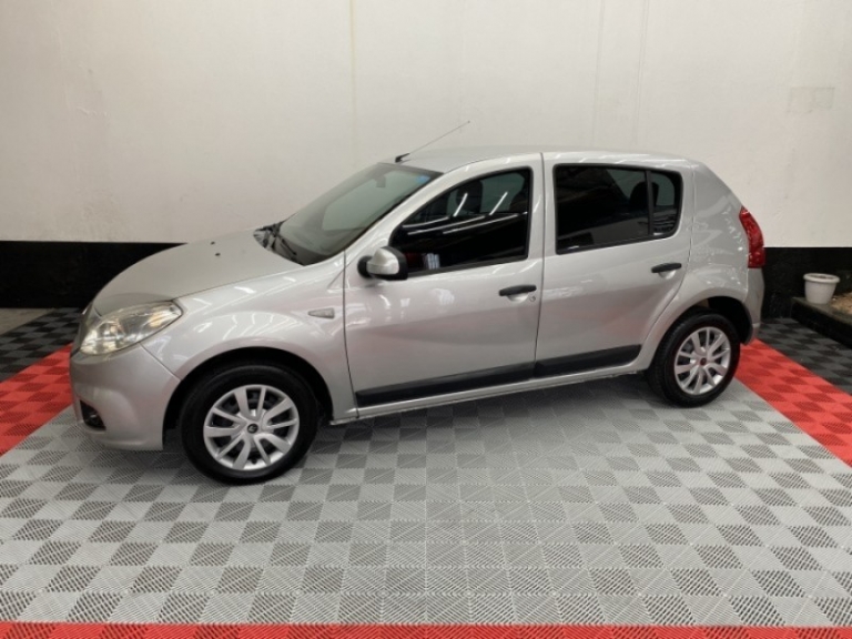 RENAULT - SANDERO - 2012/2012 - Prata - R$ 33.000,00