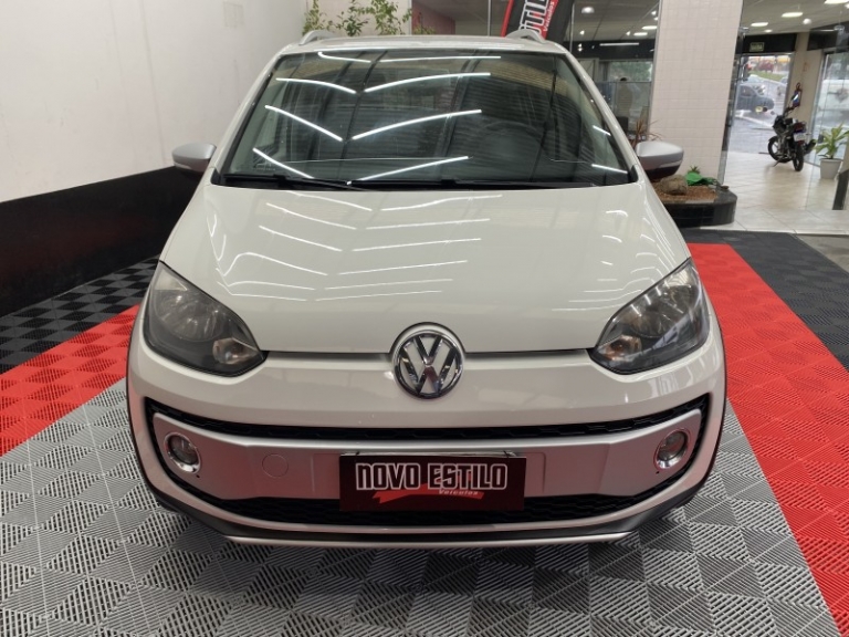 VOLKSWAGEN - UP - 2015/2015 - Branca - R$ 47.000,00