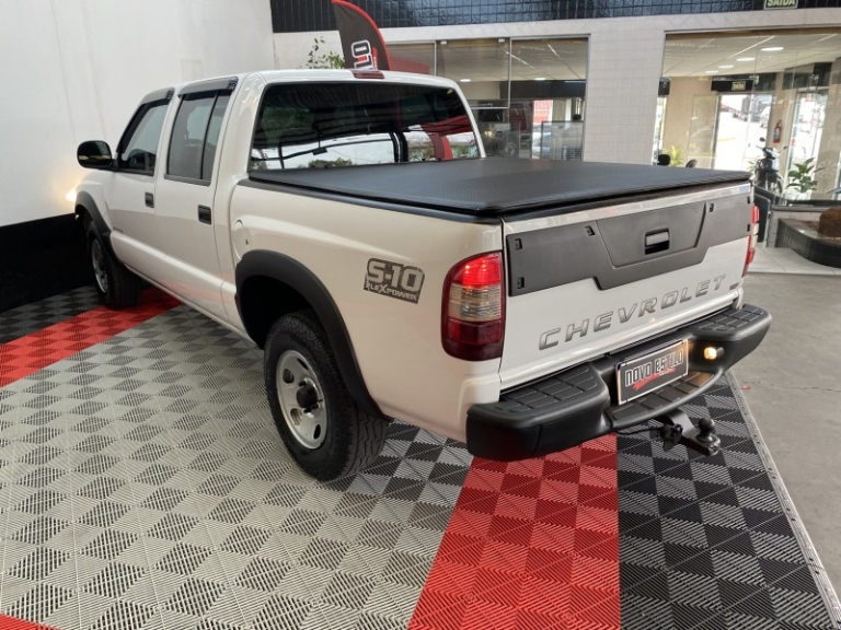 CHEVROLET - S10 - 2011/2011 - Branca - R$ 61.000,00