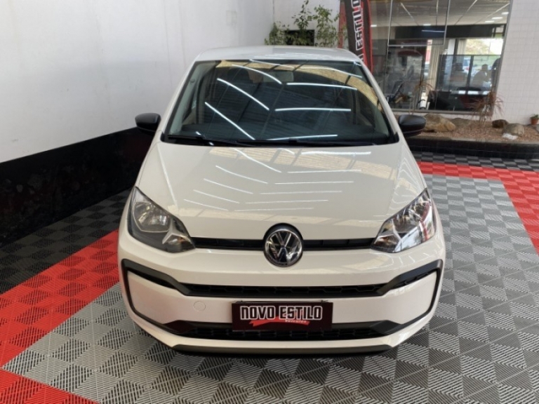 VOLKSWAGEN - UP - 2018/2019 - Branca - R$ 49.900,00