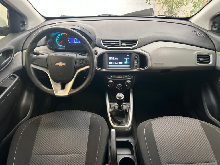 CHEVROLET - ONIX - 2018/2018 - Branca - R$ 59.900,00