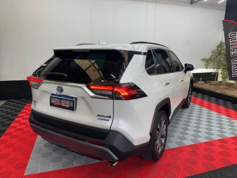 TOYOTA - RAV4 - 2021/2022 - Branca - R$ 255.000,00