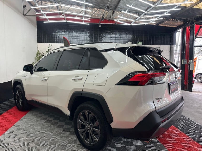 TOYOTA - RAV4 - 2021/2022 - Branca - R$ 270.000,00