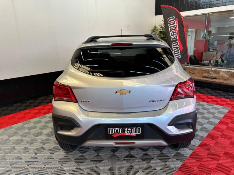 CHEVROLET - ONIX - 2018/2019 - Prata - R$ 67.000,00