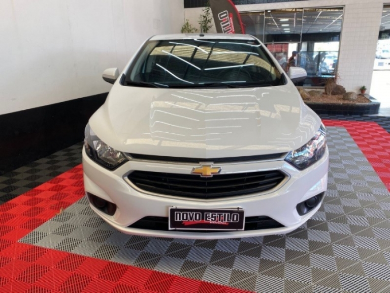 CHEVROLET - PRISMA - 2017/2018 - Branca - R$ 61.000,00