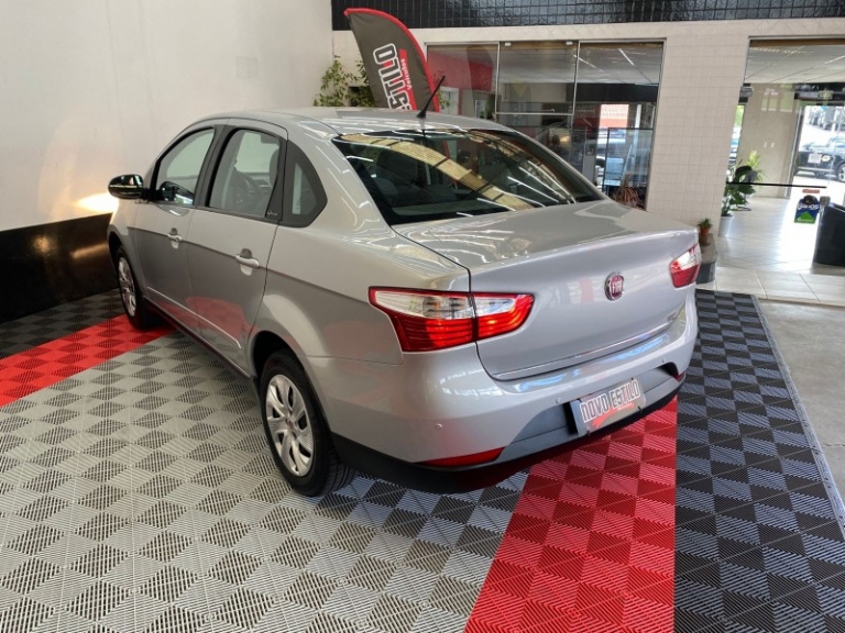 FIAT - GRAND SIENA - 2014/2015 - Prata - R$ 39.900,00