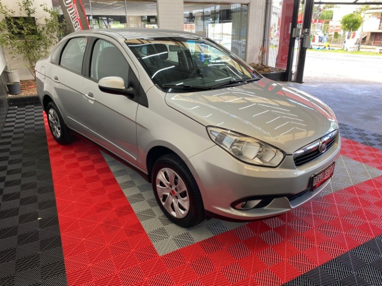 FIAT - GRAND SIENA - 2014/2015 - Prata - R$ 39.900,00