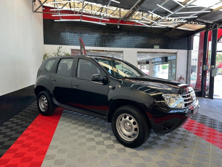 RENAULT - DUSTER - 2011/2012 - Preta - R$ 45.900,00