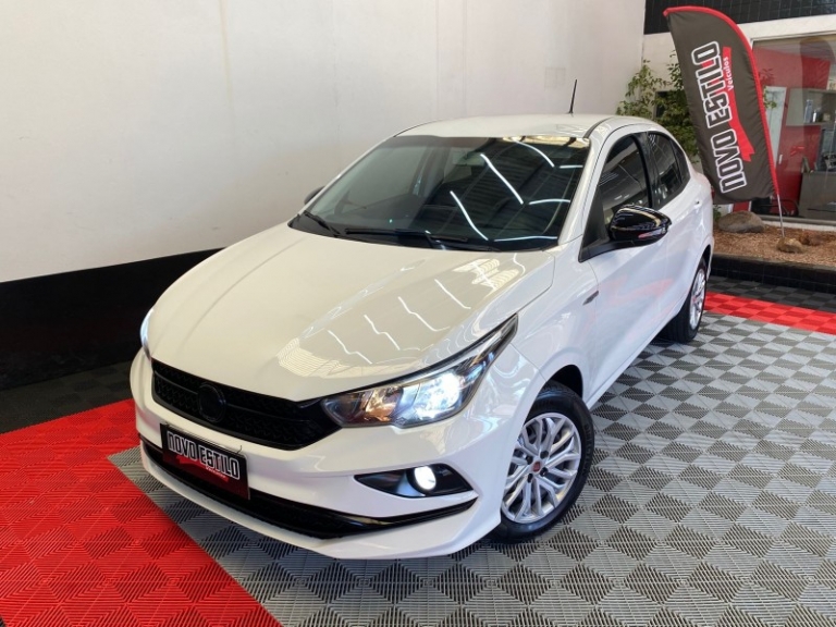 FIAT - CRONOS - 2018/2019 - Branca - R$ 63.000,00