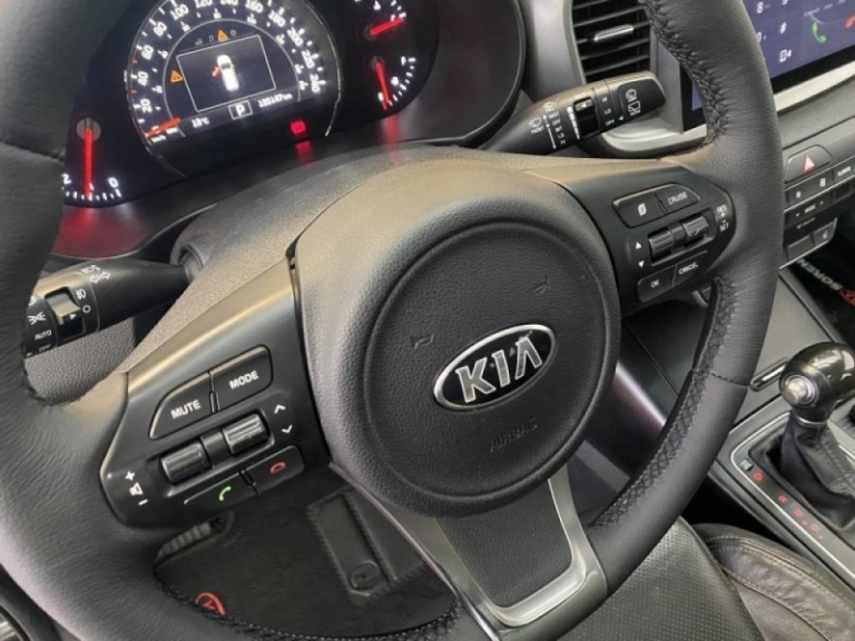 KIA MOTORS - SORENTO - 2016/2016 - Preta - R$ 116.000,00