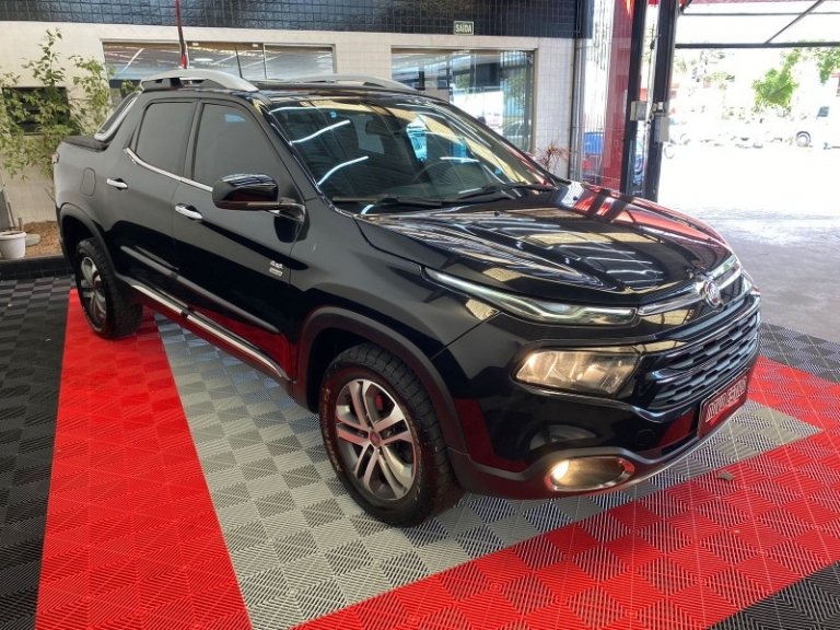 FIAT - TORO - 2017/2018 - Preta - R$ 108.000,00