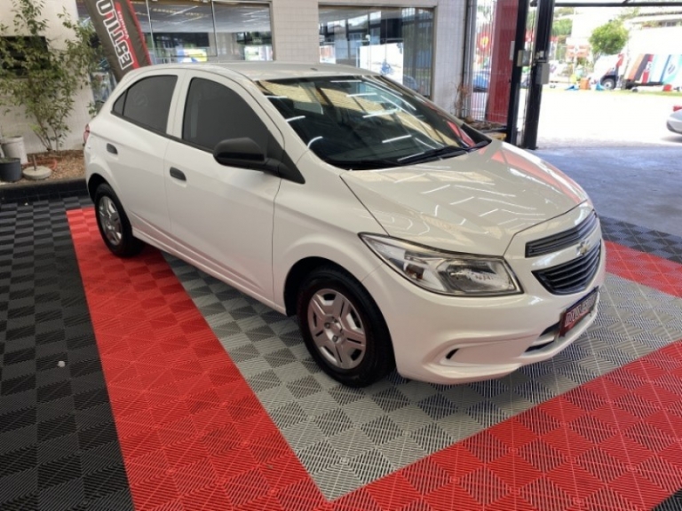 CHEVROLET - ONIX - 2017/2018 - Branca - R$ 49.900,00