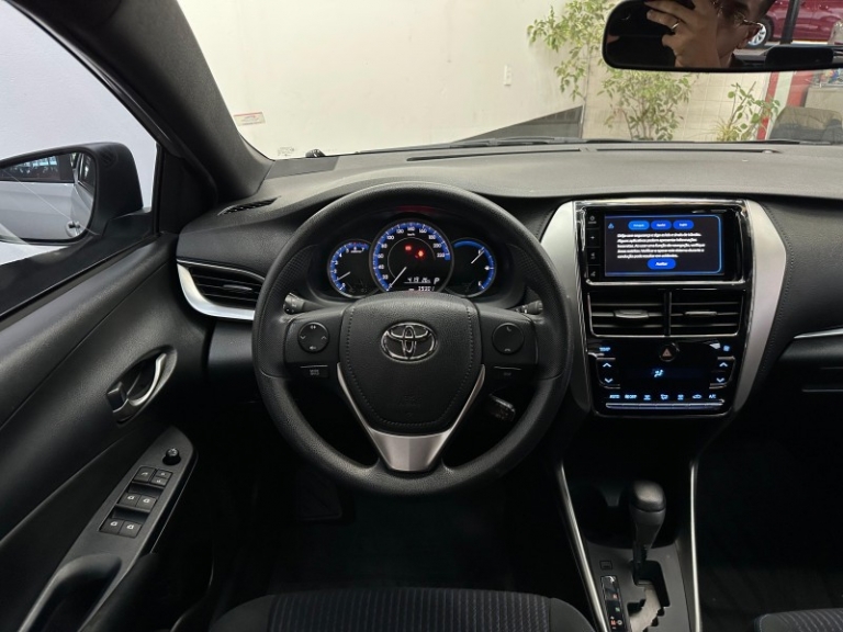 TOYOTA - YARIS - 2020/2020 - Prata - R$ 82.000,00