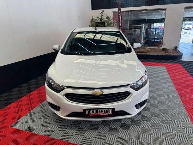 CHEVROLET - ONIX - 2018/2018 - Branca - R$ 59.900,00