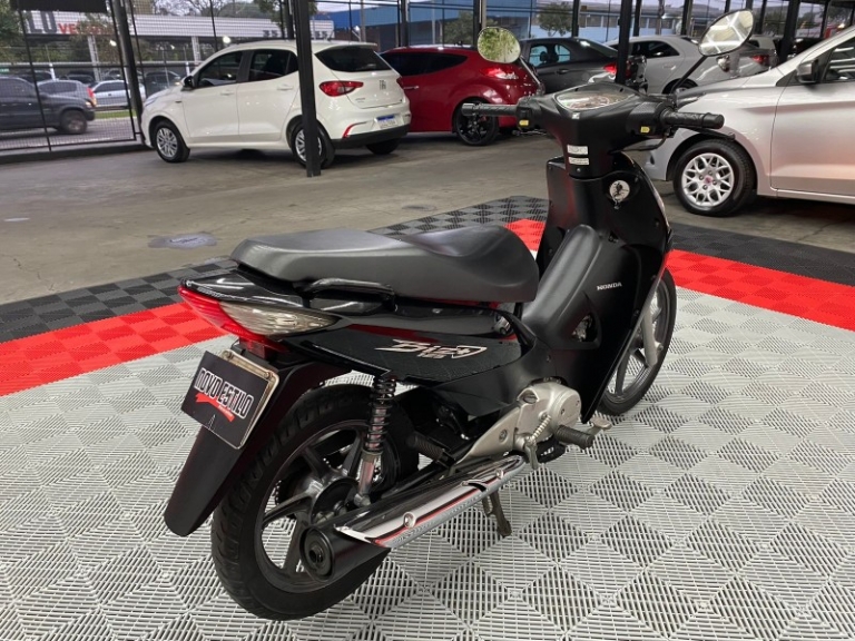 HONDA - BIZ 125 - 2006/2006 - Preta - R$ 9.500,00