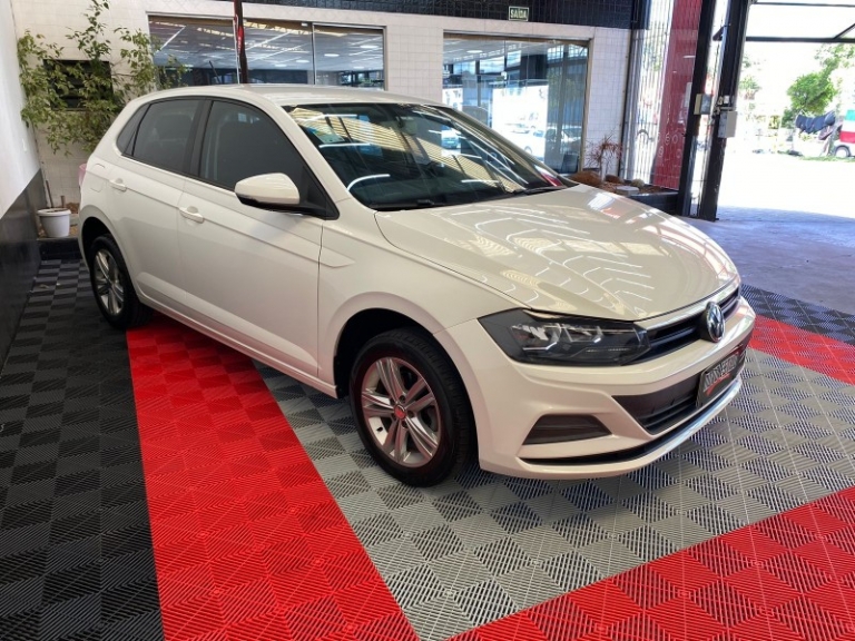 VOLKSWAGEN - POLO - 2019/2020 - Branca - R$ 78.000,00