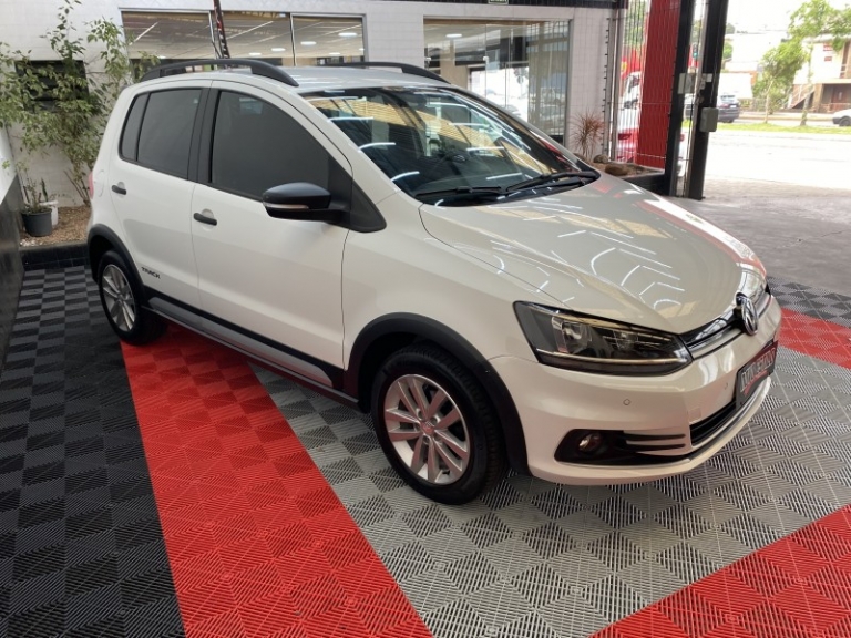 VOLKSWAGEN - FOX - 2016/2017 - Branca - R$ 57.000,00