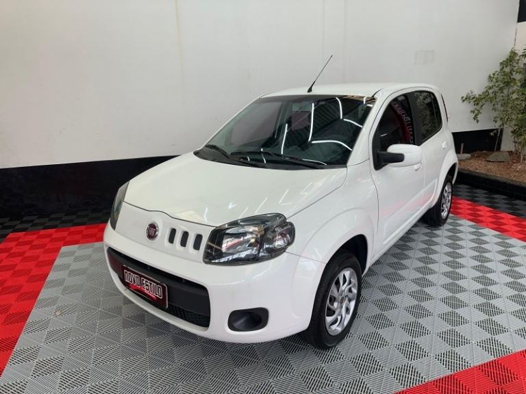 FIAT - UNO - 2015/2016 - Branca - R$ 38.000,00