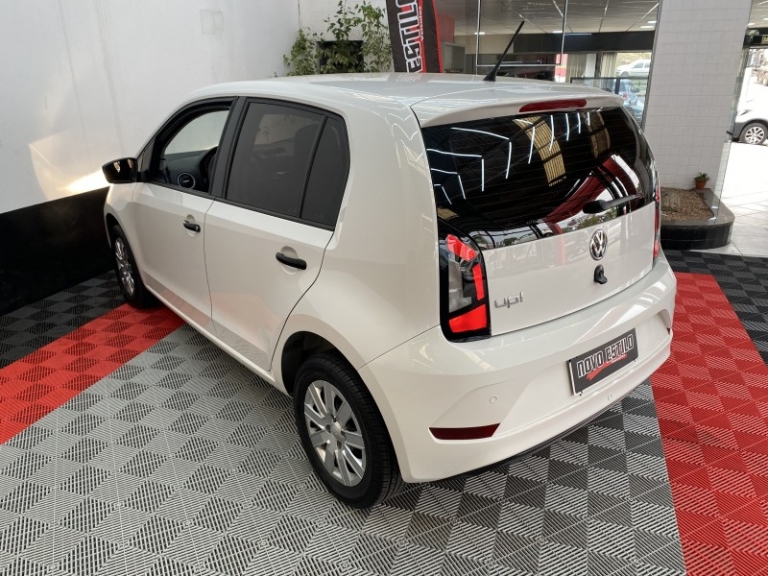 VOLKSWAGEN - UP - 2018/2019 - Branca - R$ 49.900,00