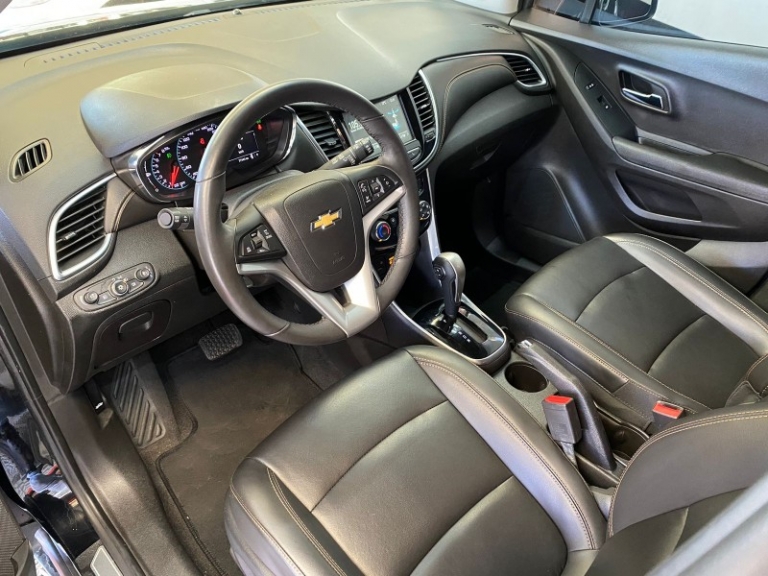 CHEVROLET - TRACKER - 2017/2018 - Preta - R$ 95.000,00