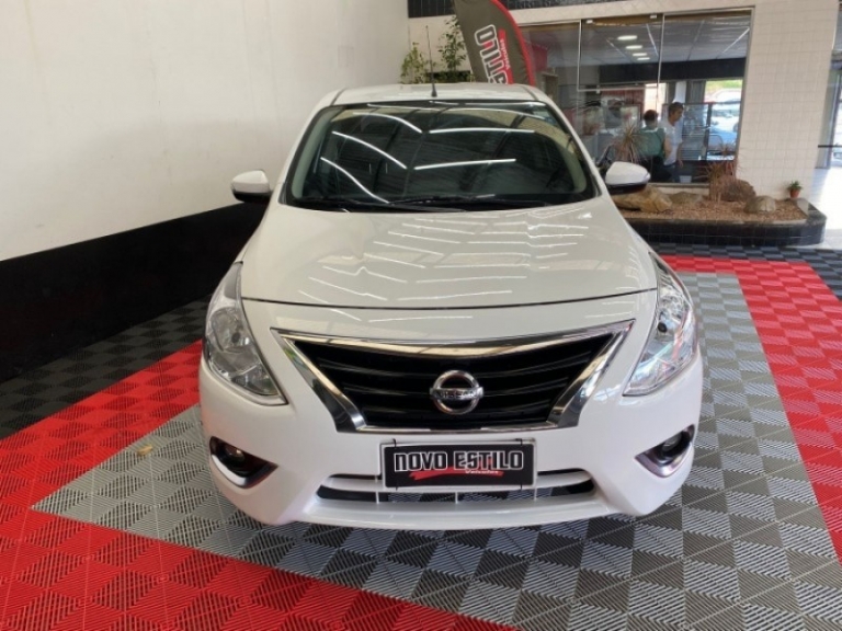 NISSAN - VERSA - 2018/2018 - Branca - R$ 64.000,00