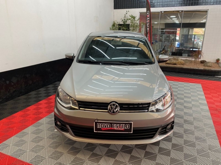 VOLKSWAGEN - VOYAGE - 2016/2017 - Prata - R$ 49.900,00