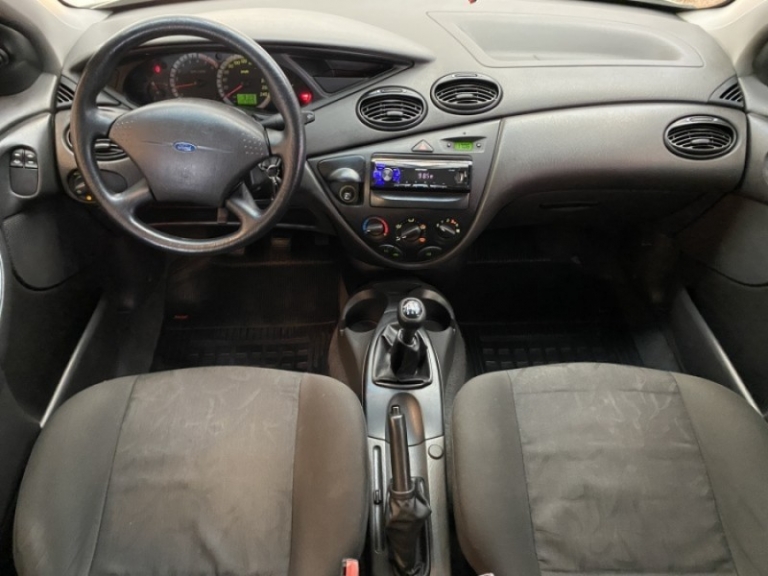 FORD - FOCUS - 2007/2008 - Prata - R$ 26.900,00