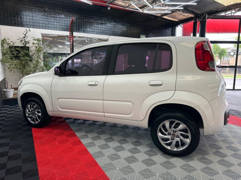 FIAT - UNO - 2015/2016 - Branca - R$ 38.000,00