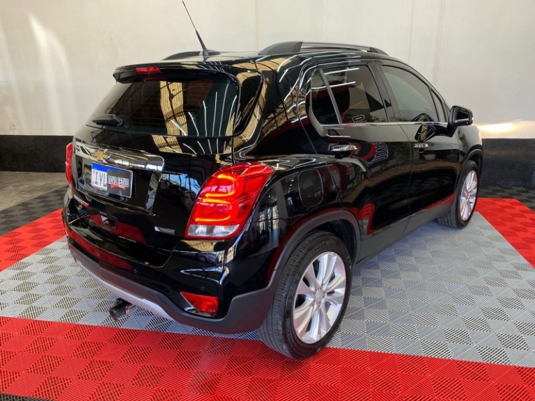 CHEVROLET - TRACKER - 2017/2018 - Preta - R$ 95.000,00