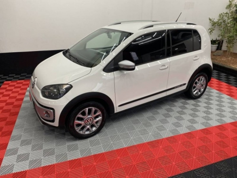 VOLKSWAGEN - UP - 2015/2015 - Branca - R$ 47.000,00