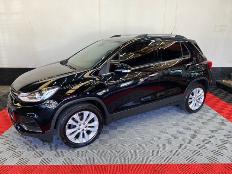 CHEVROLET - TRACKER - 2017/2018 - Preta - R$ 95.000,00