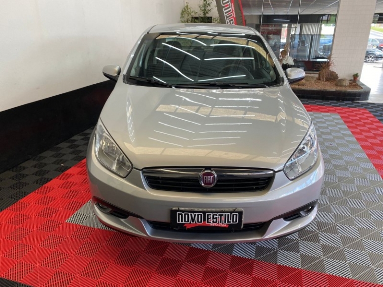 FIAT - GRAND SIENA - 2014/2015 - Prata - R$ 39.900,00