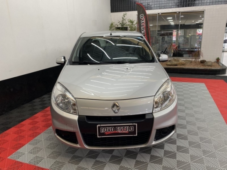 RENAULT - SANDERO - 2012/2012 - Prata - R$ 33.000,00