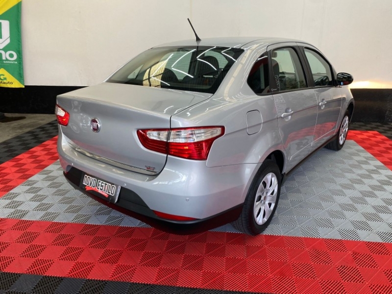 FIAT - GRAND SIENA - 2014/2015 - Prata - R$ 39.900,00