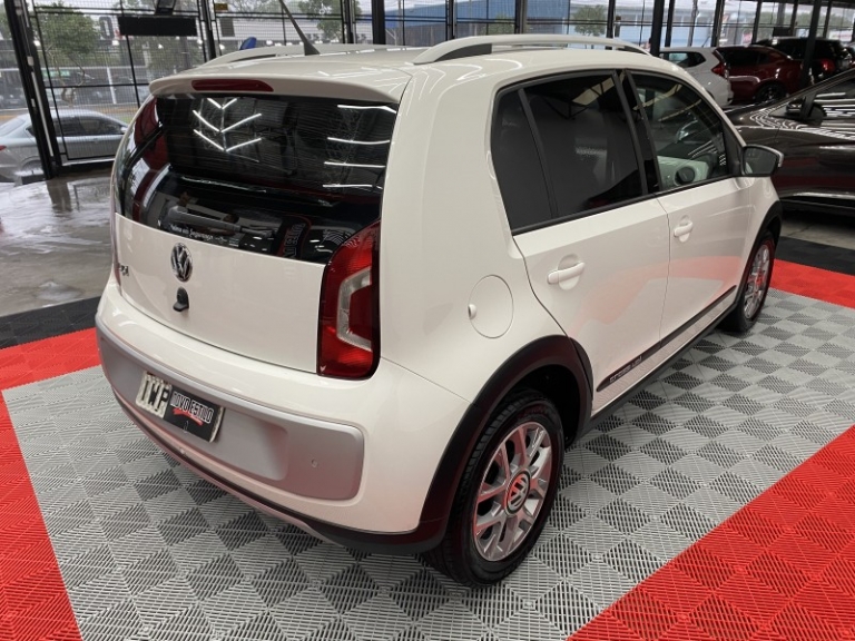 VOLKSWAGEN - UP - 2015/2015 - Branca - R$ 47.000,00