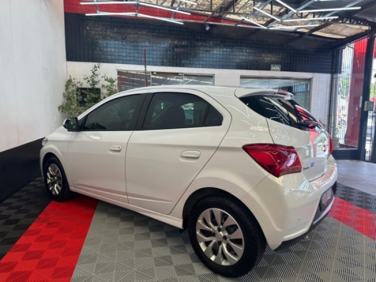 CHEVROLET - ONIX - 2018/2018 - Branca - R$ 59.900,00