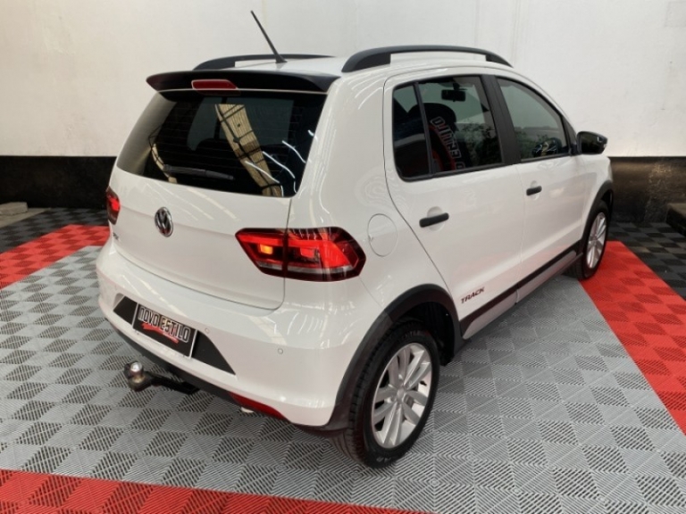 VOLKSWAGEN - FOX - 2016/2017 - Branca - R$ 56.000,00