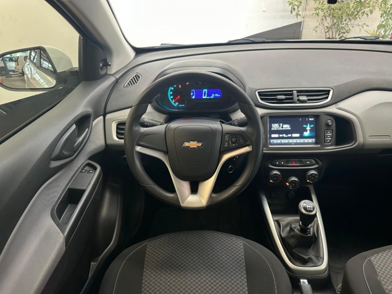 CHEVROLET - ONIX - 2018/2018 - Branca - R$ 59.900,00