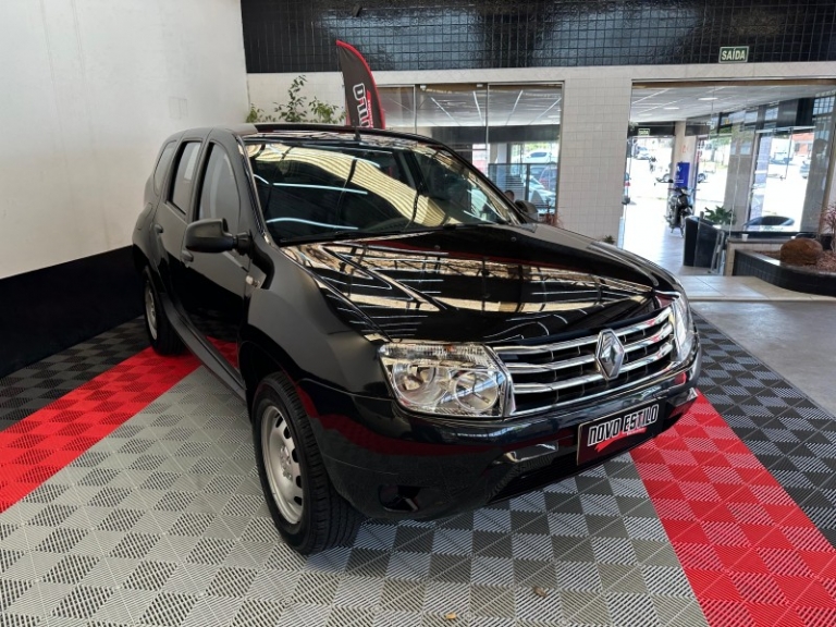 RENAULT - DUSTER - 2011/2012 - Preta - R$ 45.900,00