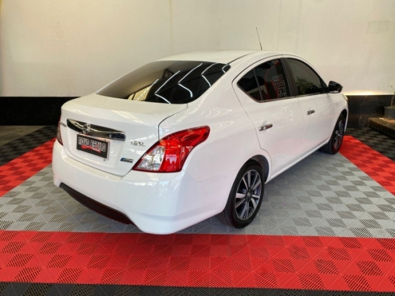 NISSAN - VERSA - 2018/2018 - Branca - R$ 64.000,00