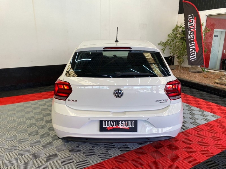 VOLKSWAGEN - POLO - 2019/2020 - Branca - R$ 78.000,00