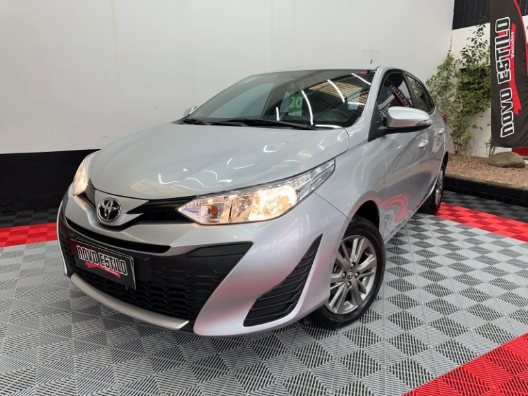 TOYOTA - YARIS - 2020/2020 - Prata - R$ 82.000,00