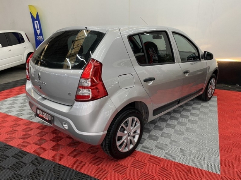 RENAULT - SANDERO - 2012/2012 - Prata - R$ 33.000,00