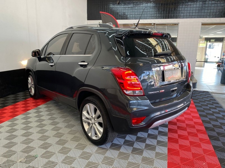 CHEVROLET - TRACKER - 2018/2018 - Cinza - R$ 93.900,00