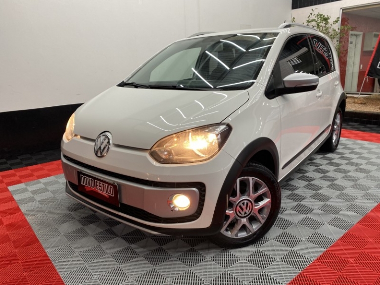 VOLKSWAGEN - UP - 2015/2015 - Branca - R$ 47.000,00