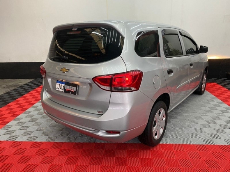 CHEVROLET - SPIN - 2021/2022 - Prata - R$ 79.900,00