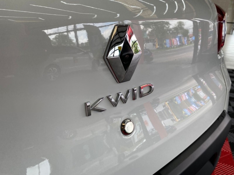 RENAULT - KWID - 2023/2024 - Branca - R$ 63.000,00