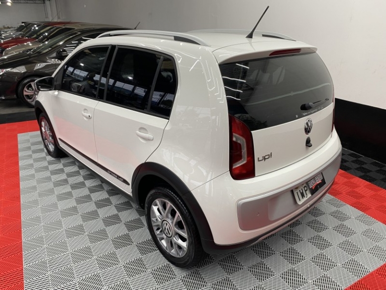 VOLKSWAGEN - UP - 2015/2015 - Branca - R$ 47.000,00