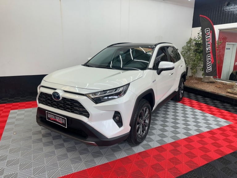 TOYOTA - RAV4 - 2021/2022 - Branca - R$ 270.000,00