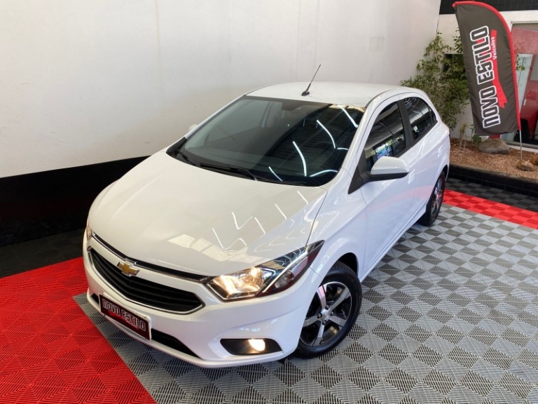 CHEVROLET - ONIX - 2016/2017 - Branca - R$ 62.000,00